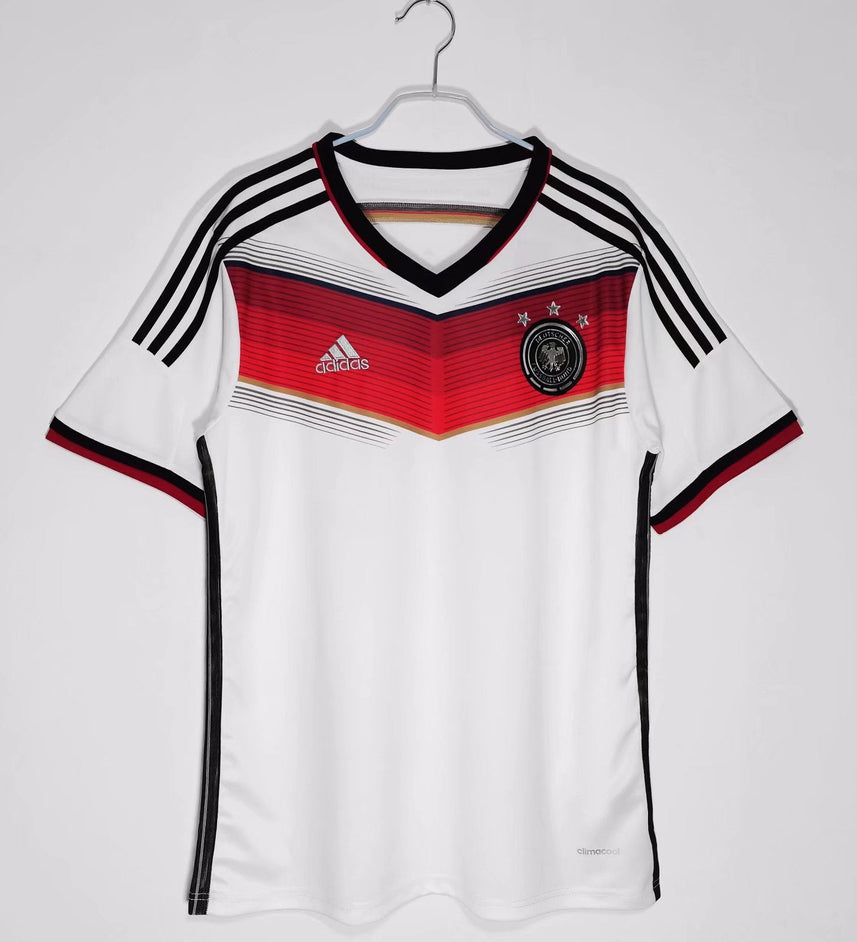 طقم ألمانيا المنزلي 2014-2015