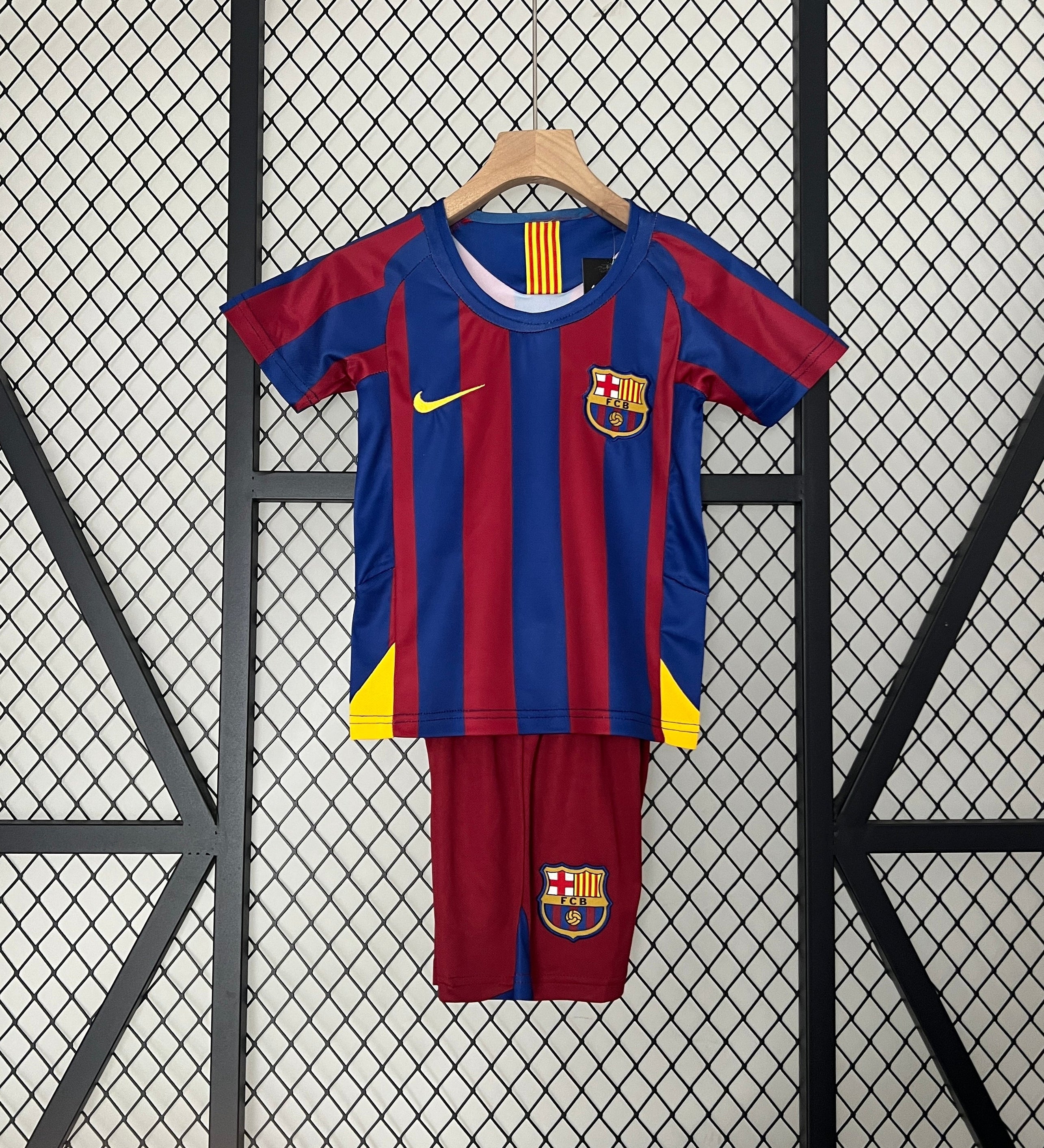 برشلونة 05/06 هوم جيرسي للأطفال