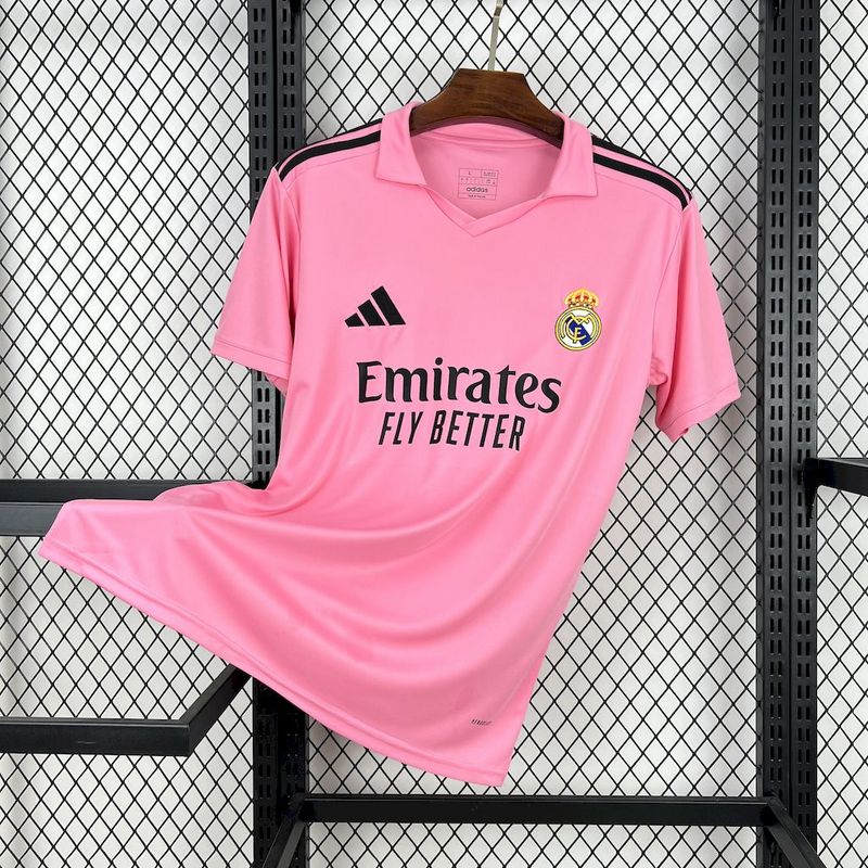 إصدار خاص من نادي برشلونة "Rose/Blanc".